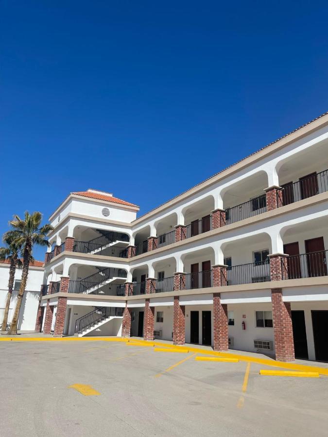 Hotel Dunas Near Consulate シウダー・フアレス エクステリア 写真